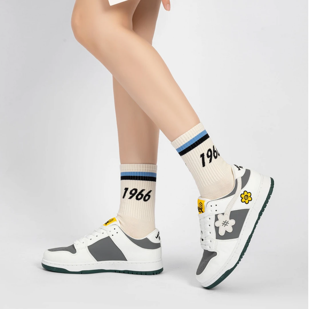 小白鞋女2024新款潮笑脸太阳花板鞋休闲校园低帮学生A18