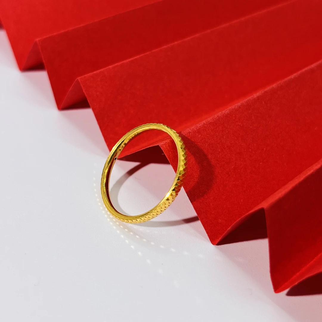 Chow Tai Seng/周大生足金时尚鱼鳞戒指轻奢百搭素圈精品黄金戒指