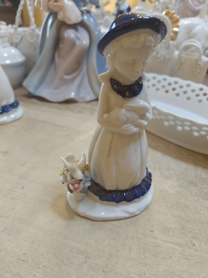 昆轩家抱兔子摆件微瑕