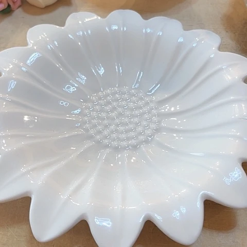 陶瓷太阳花盘一个好的，一个裂纹