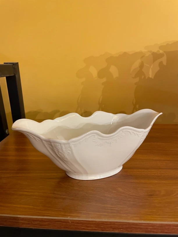 昆轩家浮雕椭圆型碗微瑕