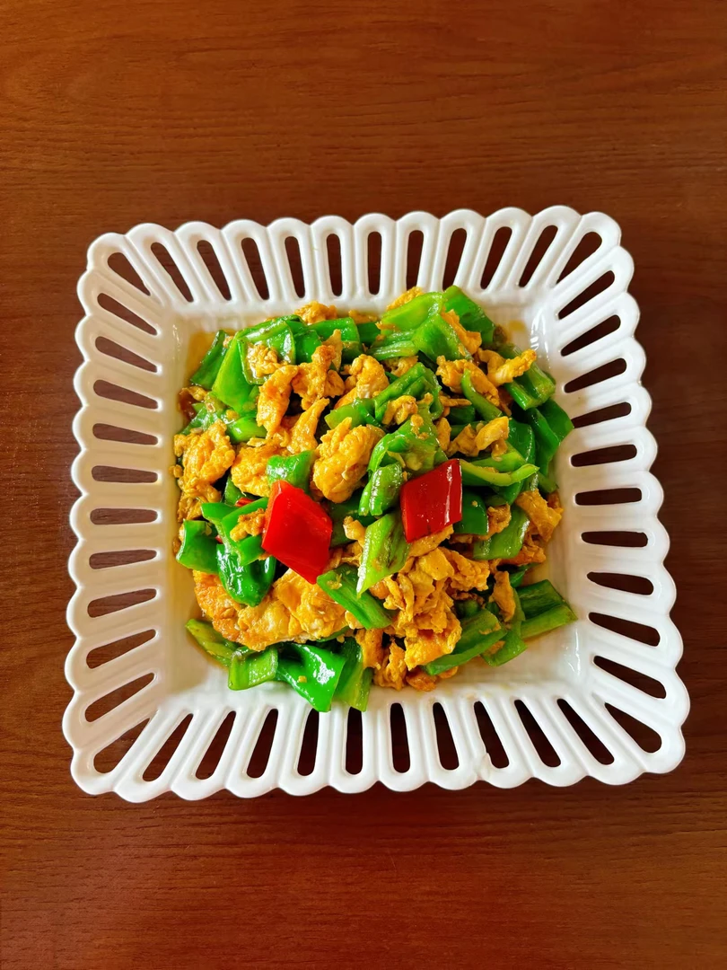 镂空浮雕方型盘子20厘米拍一发二微瑕