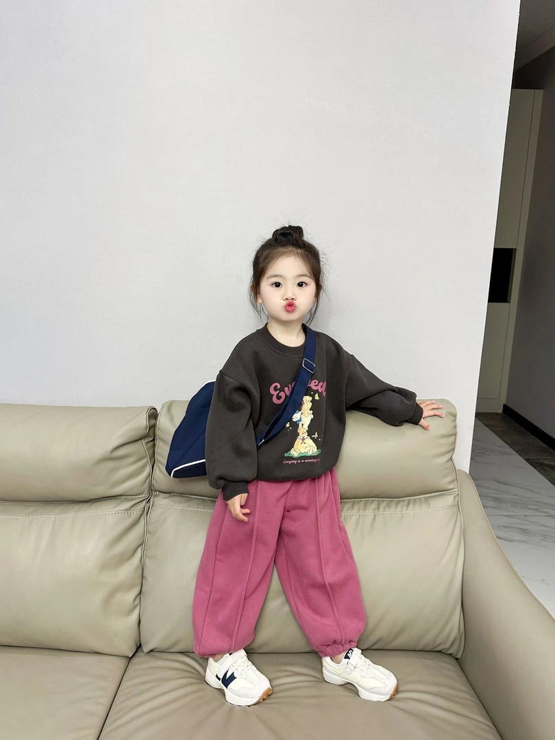 【伊品】2023冬季新款童装 韩版童装 女童卡通幼儿园加绒套装 卫