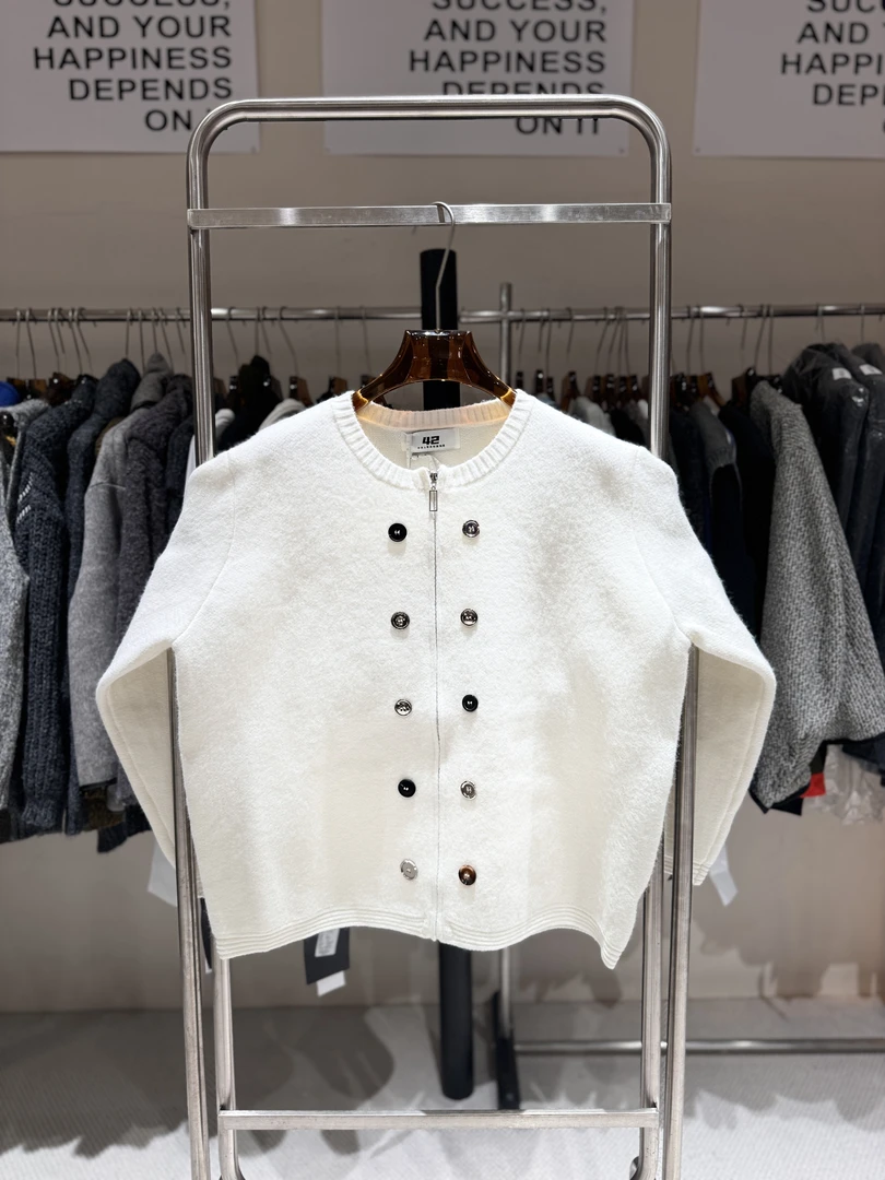 小众设计感宽松针织开衫纽扣装饰纯色圆领毛衣外套男