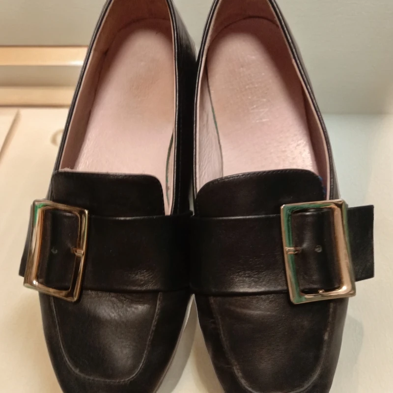 新款皮鞋到货质量很好欢迎大家来选购