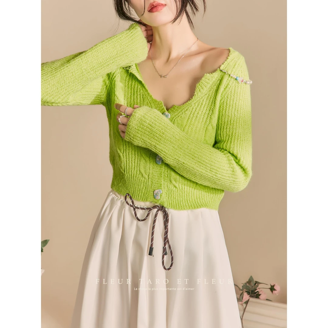 乔与花樽 | 秋冬新款轻熟风女温柔优雅性感气质活力v领针织上衣