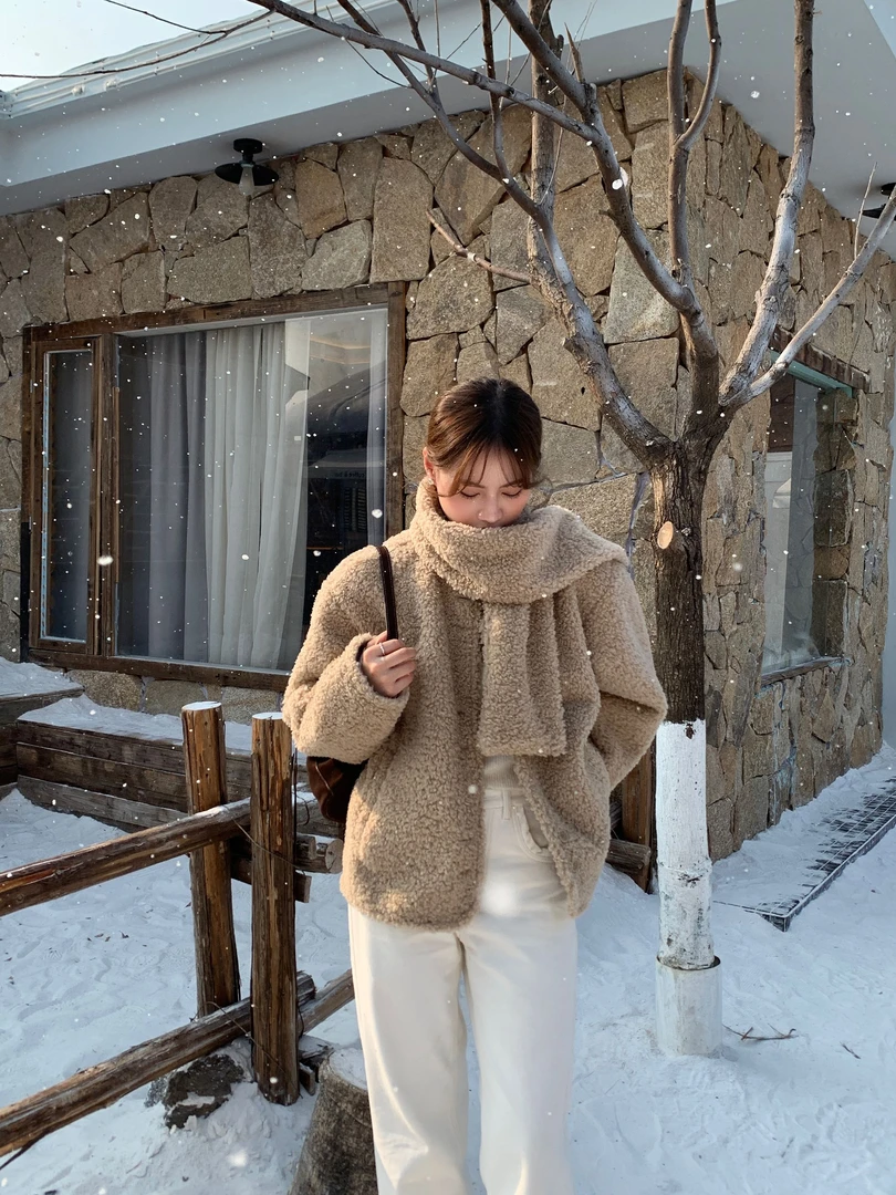 9680  韩版宽松高级感围脖短款外套  vvs  10.16