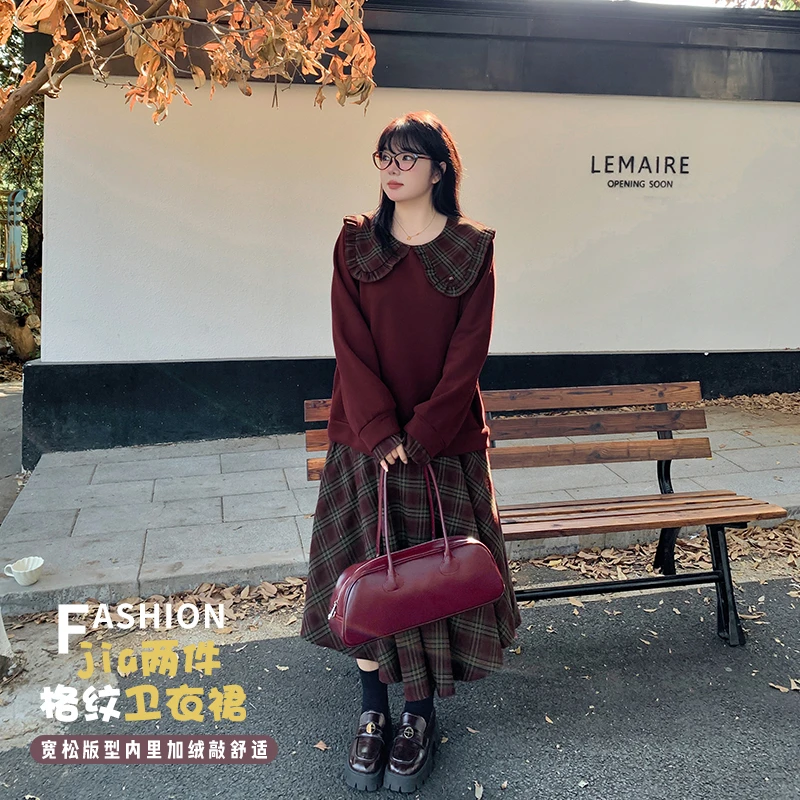 【岩心】大码女装240斤胖MM时尚百搭可爱娃娃领卫衣拼接连衣裙8780