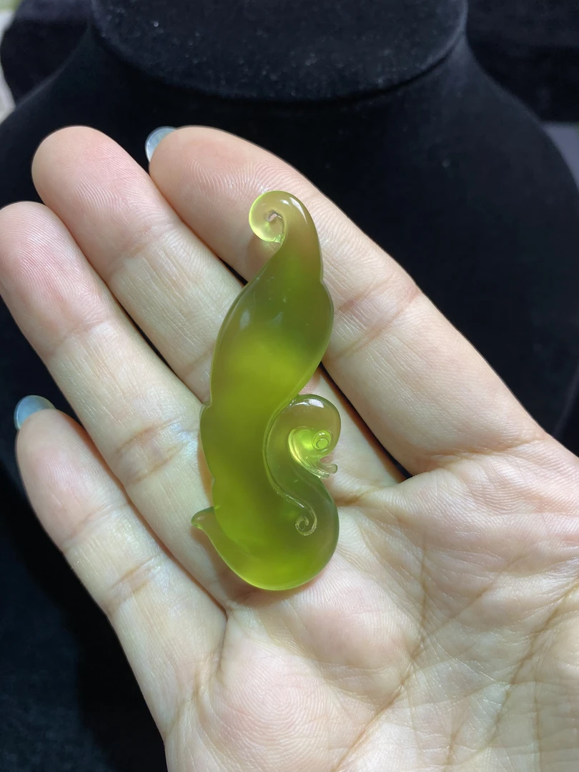 天然岫玉吊坠《天鹅》