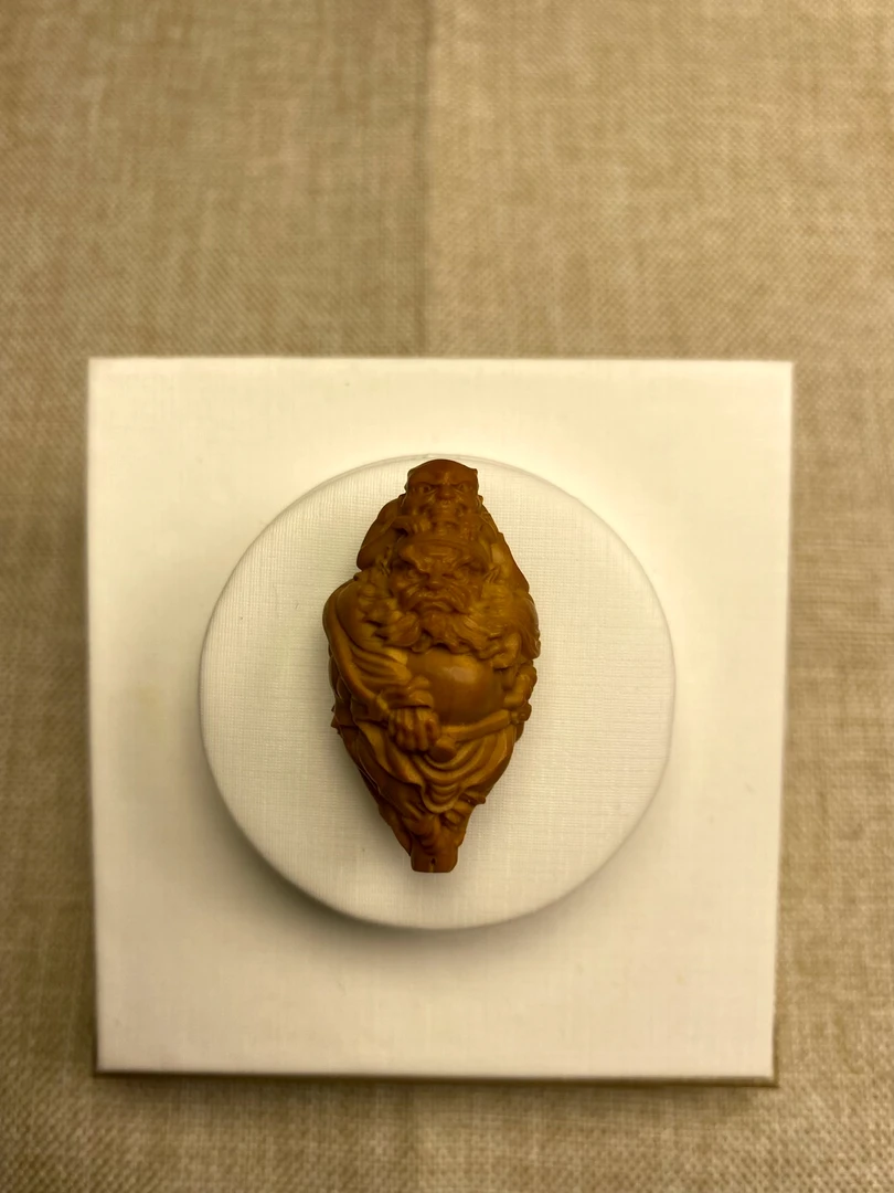 藏越，钟馗单籽橄榄核雕