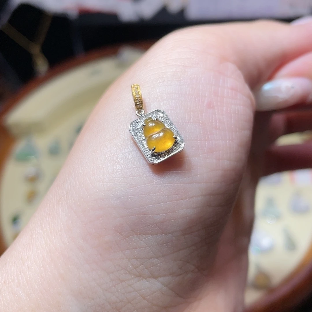 翡翠吊坠(不含链)18K金镶嵌天然翡翠A货