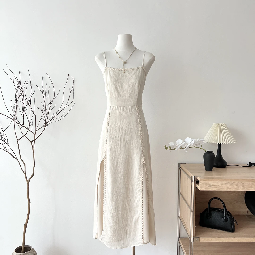 2024夏季开叉吊带裙杏色气质连衣裙提花米白吊带连衣裙美背茶歇裙