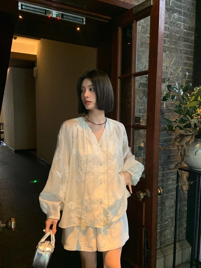 新中式刺绣套装女国风慵懒舒适V领防晒衫+高腰短裤