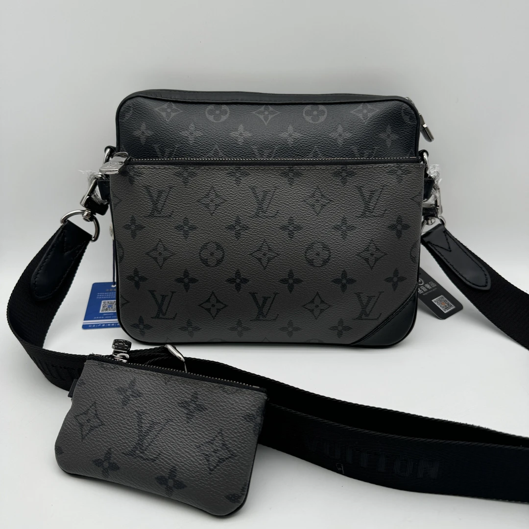 99新 LouisVuitton/路易威登 98新黑武士三合一相机包斜挎包/1671