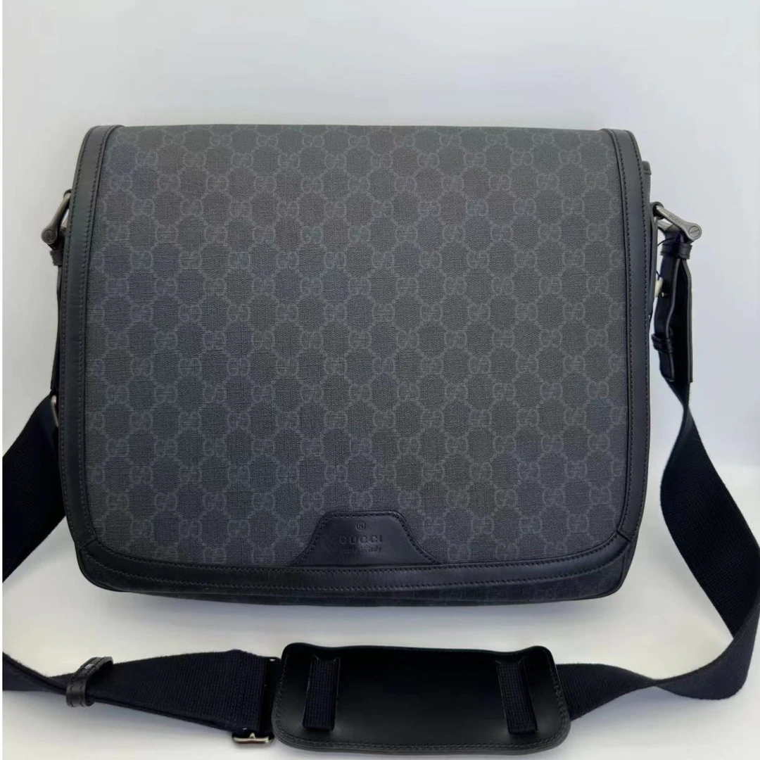 99新 GUCCI/古驰 99新黑男款花Logo翻盖大号邮差包/0199 休闲黑花