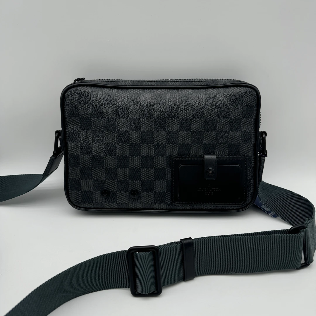 99新 LouisVuitton/路易威登 98新黑棋盘格阿尔法斜挎相机包1733