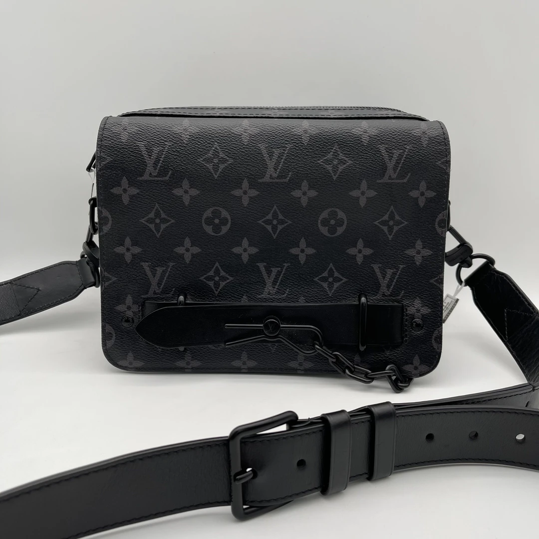 99新 LouisVuitton/路易威登 98新黑老花满印邮差包翻盖斜挎1230