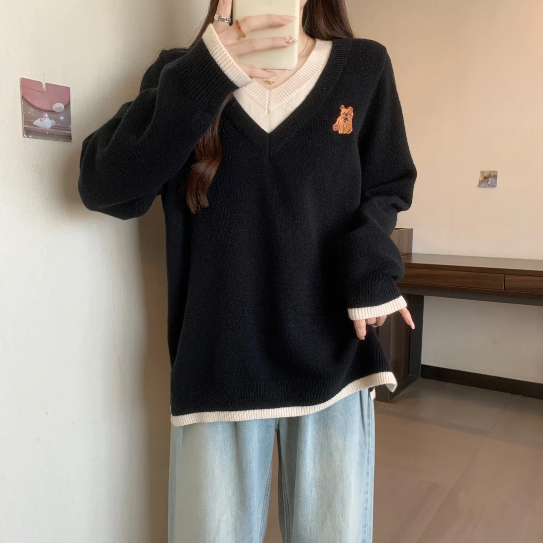 假两件粉色V领针织衫小熊毛衣女秋冬新款大码胖mm宽松打底衫上衣