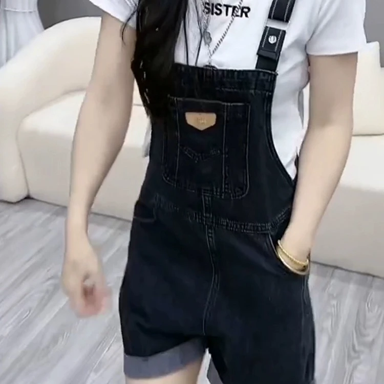 牛仔背带裤女夏季薄款2025年新款宽松减龄显瘦小个子翻边阔腿短裤