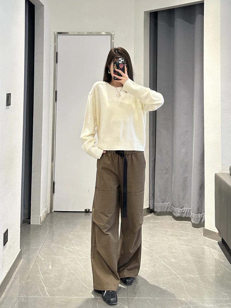 A8072双肩坑条圆领编织长袖毛衣