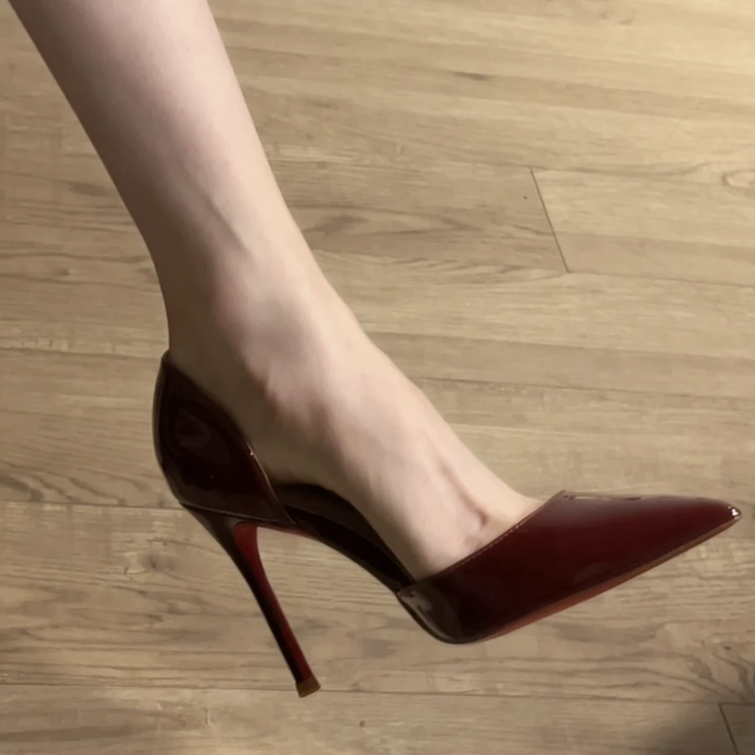 法式高跟鞋御姐性感2025年名媛气质漆皮酒红色细跟尖头红底单鞋女