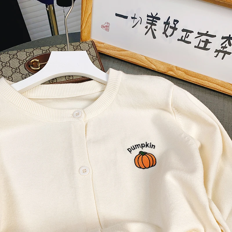 2025早秋新款圆领刺绣南瓜单排扣针织开衫宽松百搭显瘦外搭上衣女