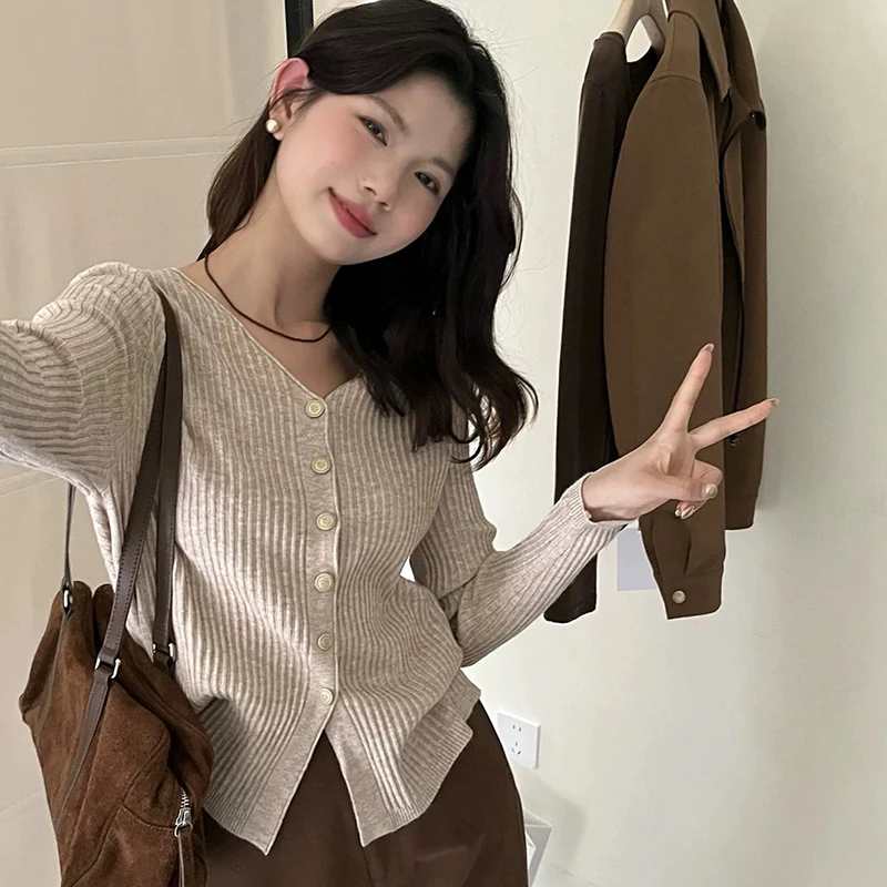 【80-140斤】V领单排扣针织开衫2025新款简约显瘦休闲纯色上衣女