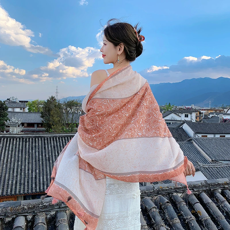 夏季薄款围巾女春秋空调披肩海边沙滩百搭防晒纱巾民族风云南旅游