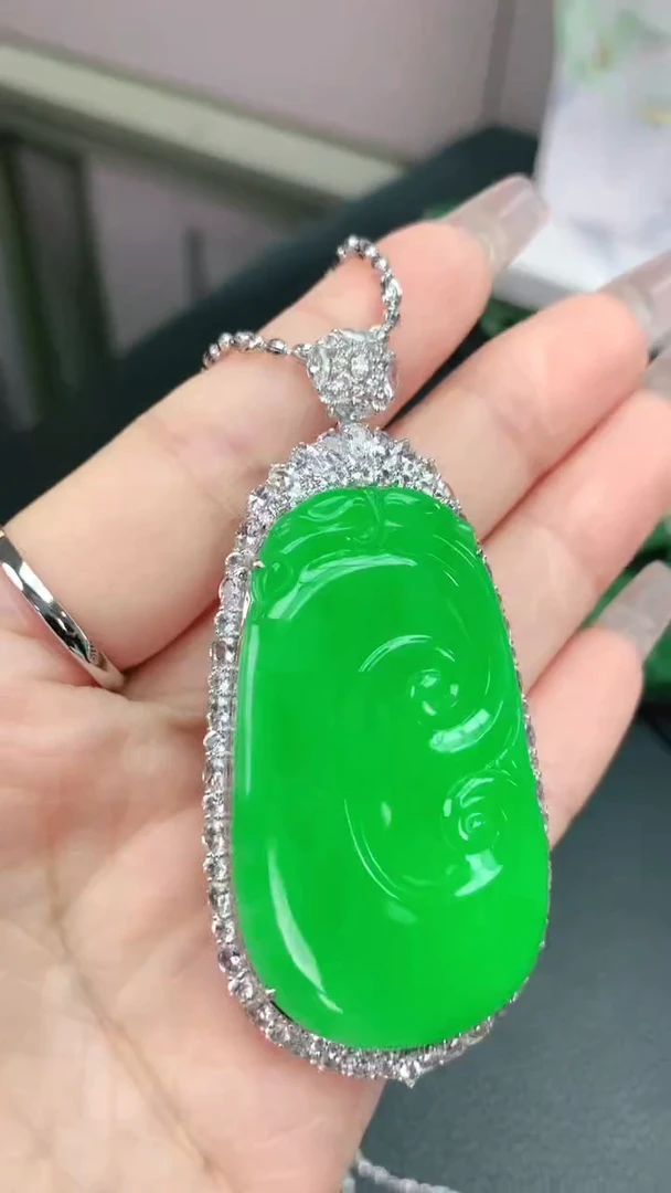 【闪购商品】翡翠颈饰18K金镶嵌赠礼盒证书艳付尾款