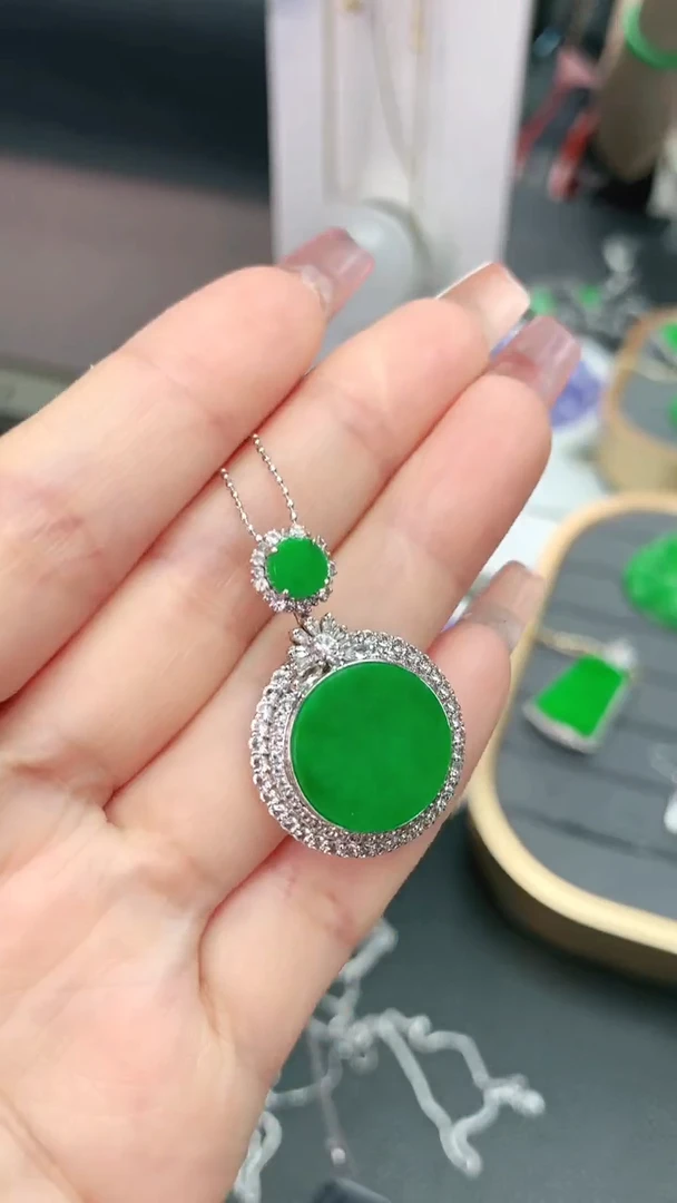 【闪购商品】翡翠颈饰18K金镶嵌赠礼盒证书