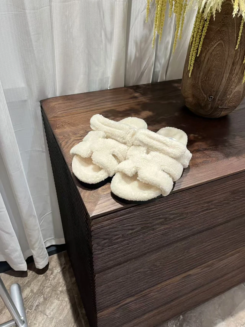 WW2024新款女士时尚百搭黑白两色毛拖鞋