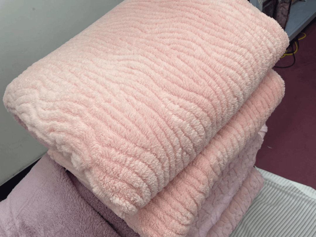 樱花草【粉色水波纹塔芙蓉加大加厚柔软亲肤毛毯2.2*1.8】