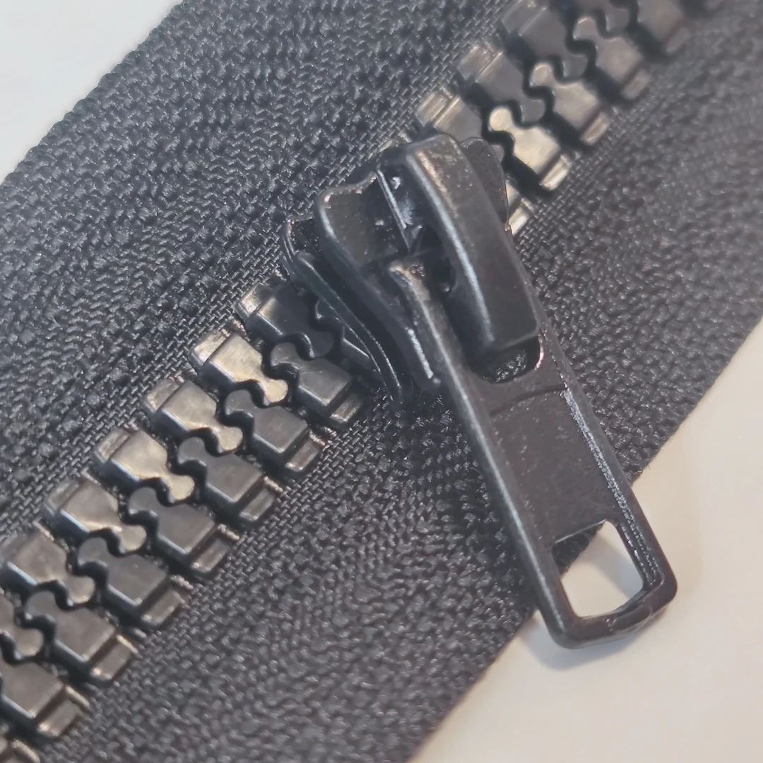 5号树脂外套拉链高低齿拉头，一包20个，高低牙齿专用拉头