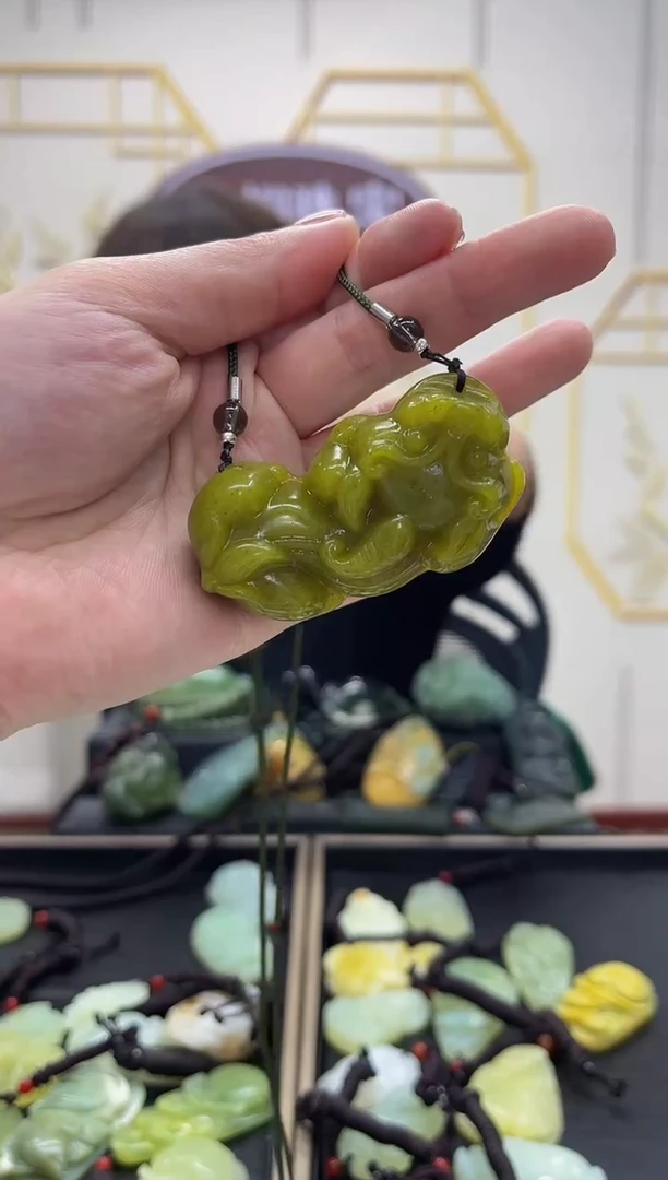 【闪购商品】蛇纹石玉吊坠未镶嵌多样性随机发一