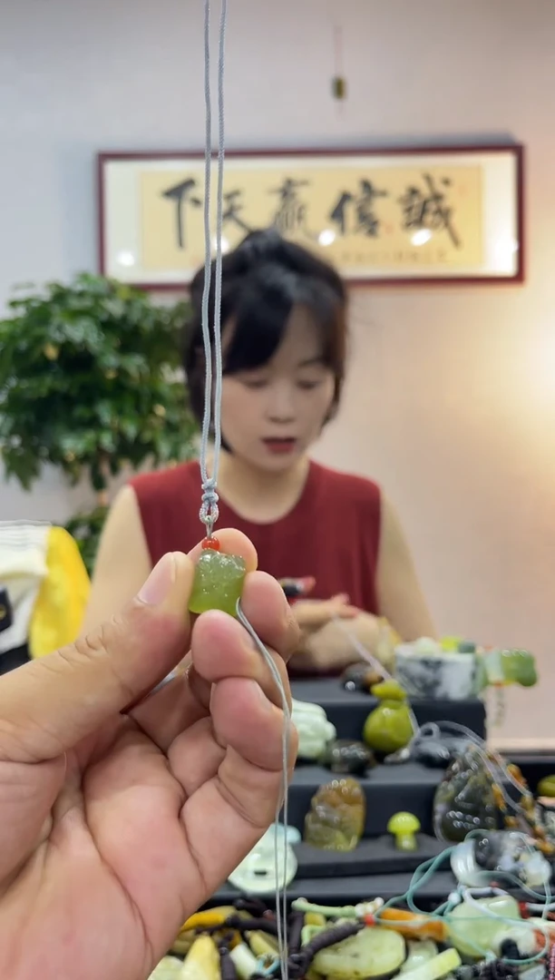 【闪购商品】岫玉吊坠未镶嵌醒狮