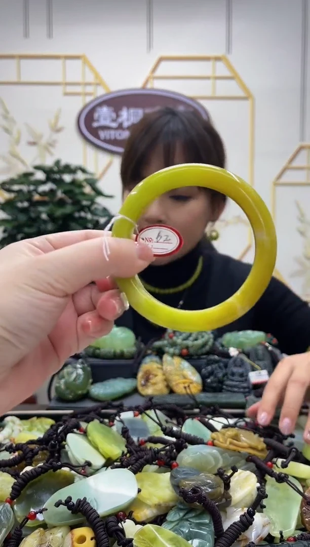 【闪购商品】蛇纹石玉手镯未镶嵌61-62-63多样性随机发一