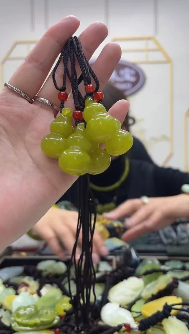 【闪购商品】蛇纹石玉吊坠未镶嵌多样性随机发一