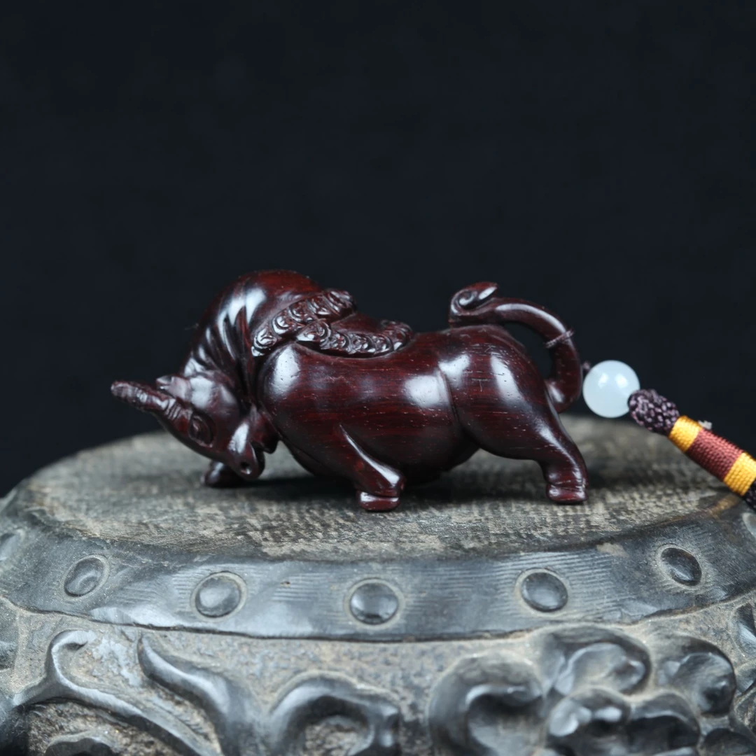 印度小叶紫檀手工雕刻斗牛摆件手把件工艺品寓意气势如虹逆转乾坤