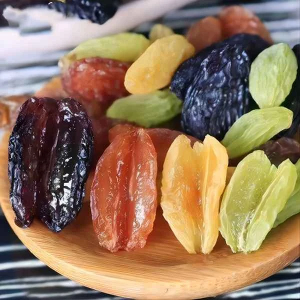 递丽疆多彩葡萄干250克中颗粒无核特产清洗食用无籽饱满绿色包装