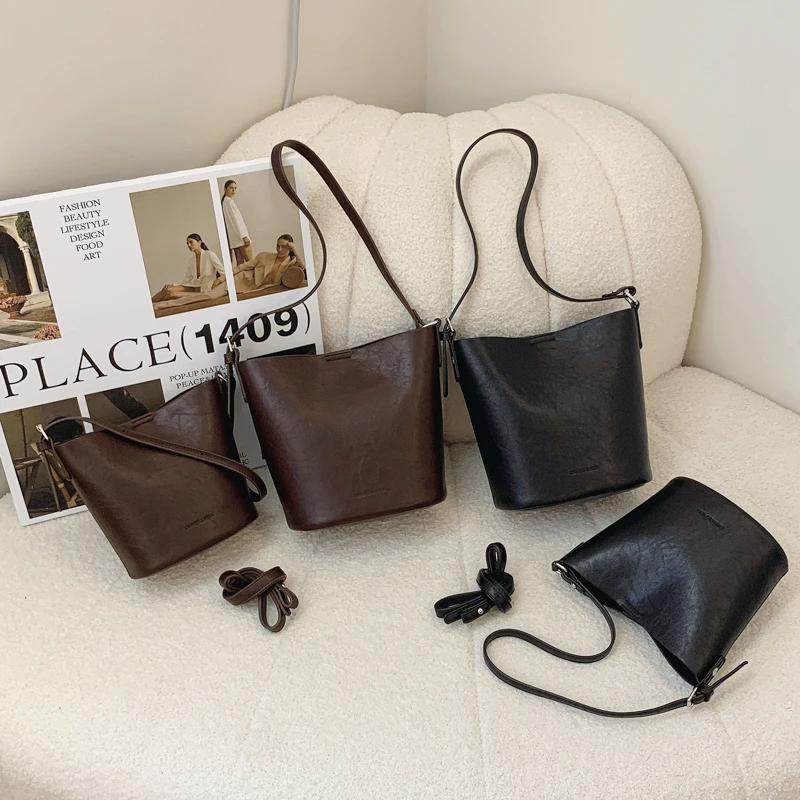 新款韩系四季百搭简约复古水桶包包女时尚休闲小众单肩腋下通勤包