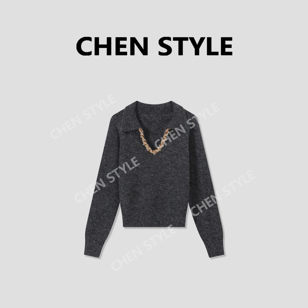 楚楚君~【高雅静奢】M89501设计感V领镶钻翻领毛衣