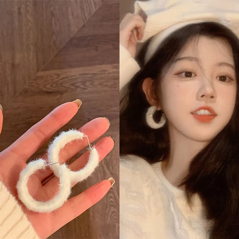 占古秋冬毛绒耳圈2022小众耳饰女高级气质耳环外出简约