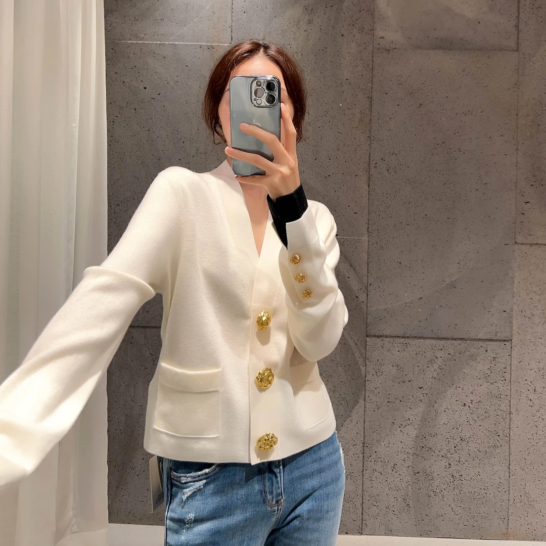 M1499简约百搭撞色金扣V领针织衫 衣长55 款号YR3098