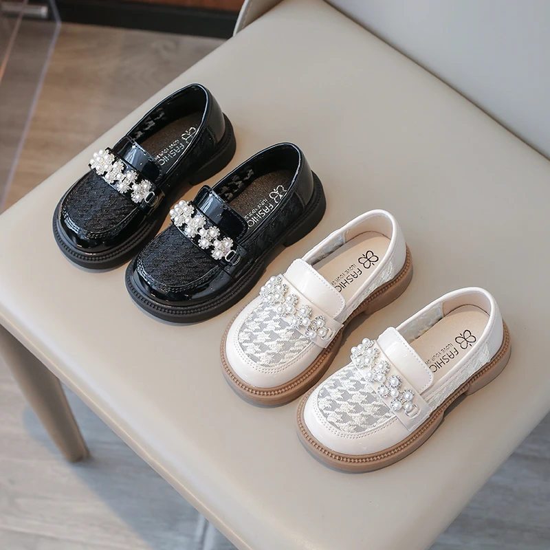2025春夏款儿童珍珠镂空皮鞋小女孩公主乐福鞋时尚透气软底宝宝鞋