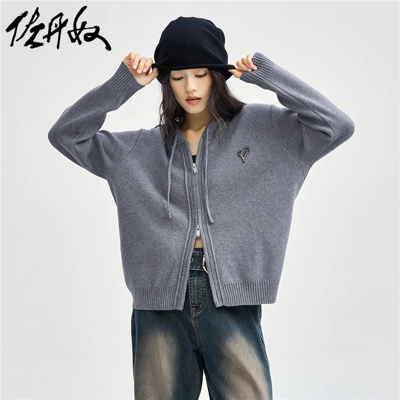 佐丹奴针织衫女装秋冬心形刺绣抽绳连帽长袖开衫针织衫 18354506