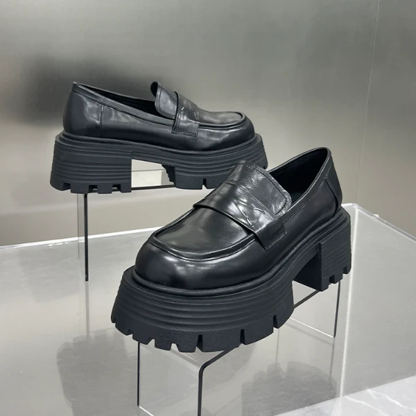 2024秋冬新款厚底百搭显腿长休闲圆头胎牛皮单鞋爆款乐福鞋女黑色