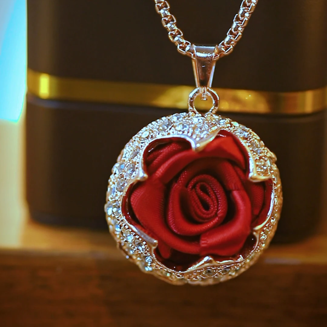 钛钢项链 时尚项链玫瑰花吊坠百搭气质毛衣链女轻奢复古