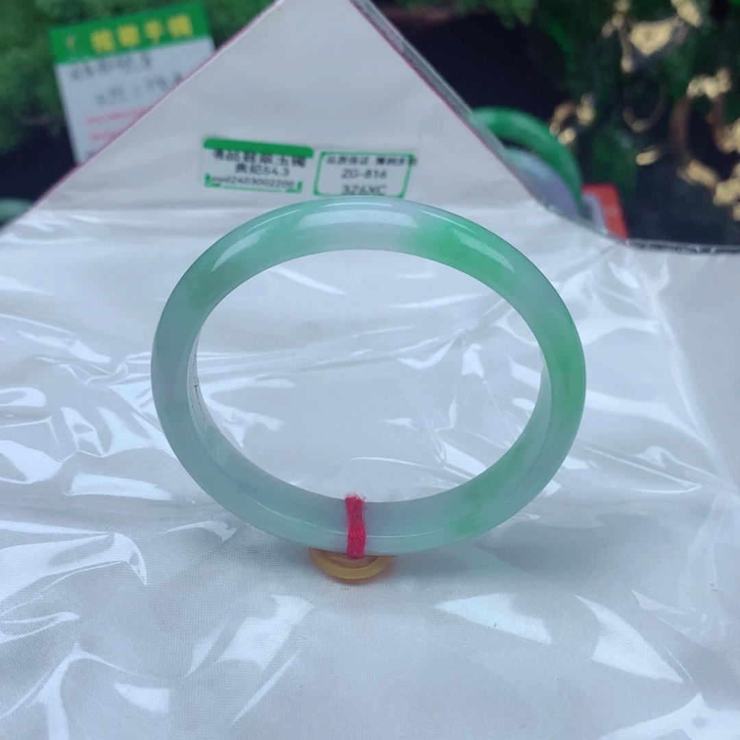 翡翠手镯未镶嵌缅甸