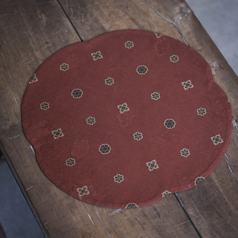 【小田甄陶】团花宝相纹红底海棠圆垫茶席41*41（V1791）