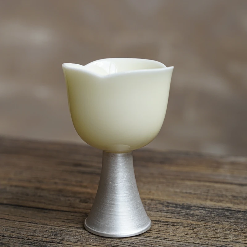 【小田甄陶】月光白-黄丽君-银足三瓣杯（V2245）